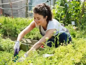 Mujer y jardinería