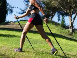 Marcha nórdica y activación del cuerpo