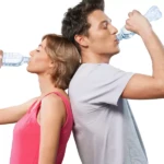 Beber agua es el gesto más simple para rendir más al hacer marcha nórdica