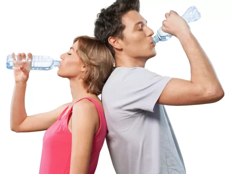 Bebe agua para estar saludable