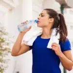 El agua es clave para sentirte fuerte y ligera