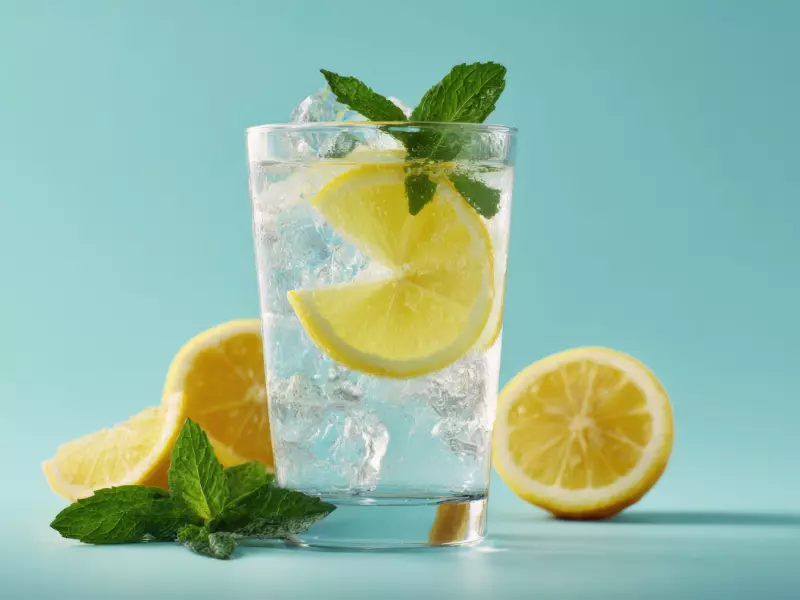 Agua con hierbas aromáticas